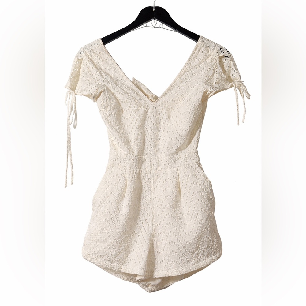 Express White Eyelet Lace Romper Size 2 Boho Cottagecore Open Back Tie Sleeve